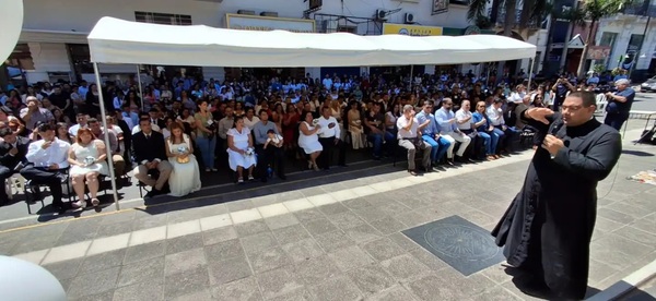 Boda comunitaria: 51 parejas dieron el sí frente al Panteón de los Héroes