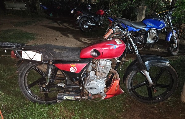 Incautan motocicleta con escape ruidoso y cuchillo durante control policial nocturno en el centro de Concepción