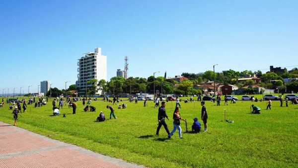 Con 400 árboles de especies nativas, amplían área reforestada en Costanera de Encarnación