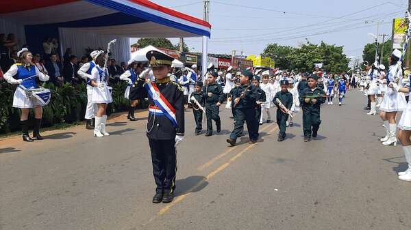 Estudiantes rinden homenaje a los héroes de la Batalla de Boquerón - Nacionales - ABC Color