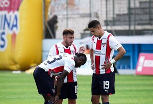 Versus / Álex Arce vuelve al gol, pero Liga pierde el partido y la punta
