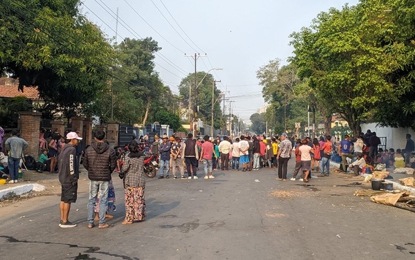 Indígenas bloquean nuevamente la avenida Artigas