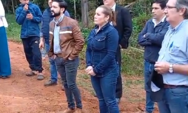 Pescadores escrachan a senadora liberocartista por contaminación del río Pirapó, en Caazapá - OviedoPress