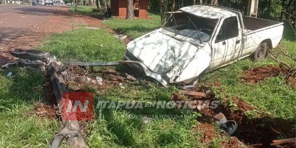 CAMIONETA IMPACTÓ CONTRA UNA COLUMNA DE LA ANDE EN HOHENAU - Itapúa Noticias