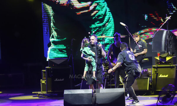 [GALERÍA] ¡Chulinísima! El hijo de Fio Migliore con el músico de “Molotov” cantó en el “Reciclarte”