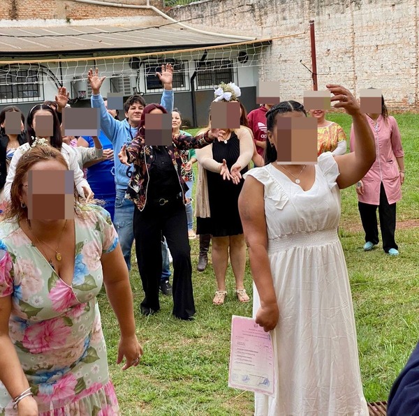 Dos mujeres privadas de libertad se casaron en cárcel Juan María de Lara - La Clave