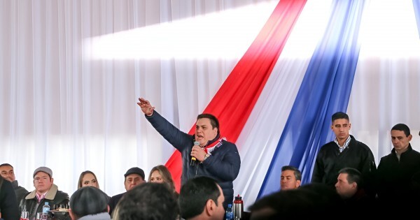 Cesarito saca a los gobernadores de gira y baja la agenda de Peña a los departamentos