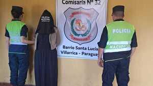 Mujer intentó meter drogas entre su rodete