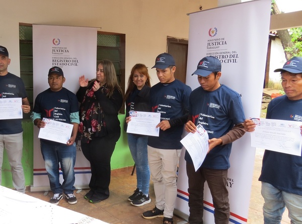 Voluntarios ayudaran a nativos de Presidente Franco a documentarse - La Clave
