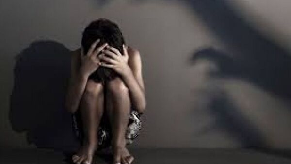 Denuncian que profesor abusó de su alumna: Padres se manifestaron para exigir justicia