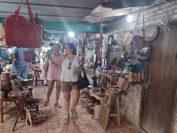 La 20ª edición de la Expo Cuero Atyrá atrae a turistas - Nacionales - ABC Color