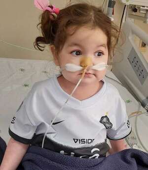 Una niña de dos años necesita un corazón: está internada desde hace varios meses en el Acosta Ñu - Nacionales - ABC Color