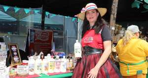La Nación / Inició con una mochila cargada de productos y sueños, hoy tiene una variedad de líneas a base de leche de cabra
