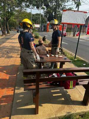 Riña en el paseo central de la avenida Boggiani deja un herido de arma blanca  - Policiales - ABC Color