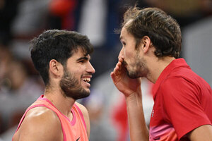 Versus / Alcaraz tumba a Medvedev en dos sets y alcanza la final del torneo de Pekín
