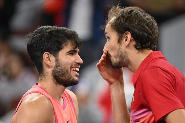 Versus / Alcaraz tumba a Medvedev en dos sets y alcanza la final del torneo de Pekín