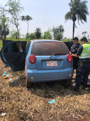 Hallan a joven en estado de shock dentro de vehículo en Minga Guazú - La Clave