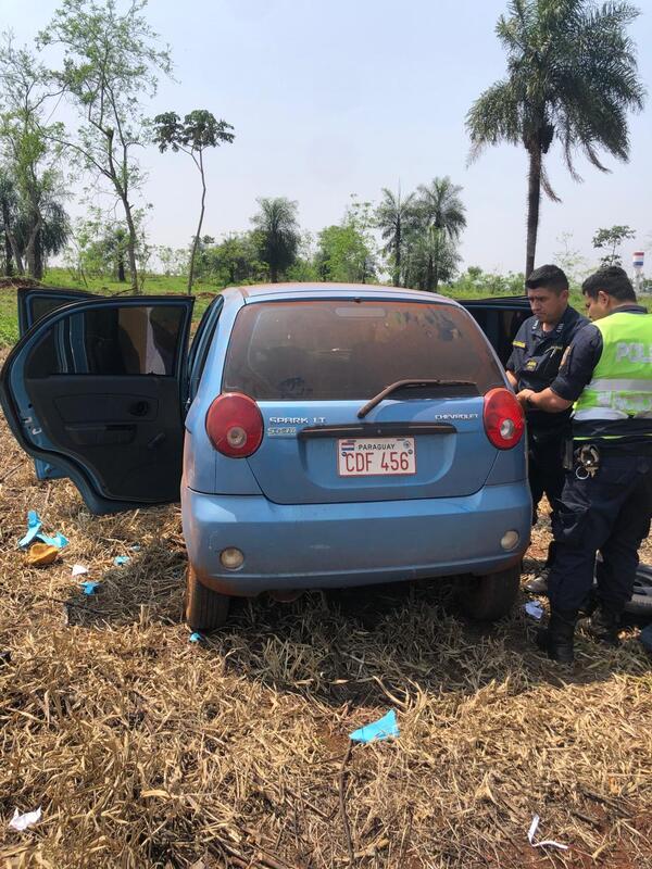 Hallan a joven en estado de shock dentro de vehículo en Minga Guazú - La Clave