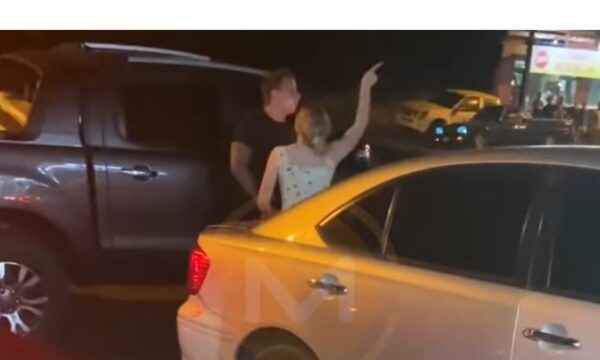 (VIDEO) “Vinicius” atropelló con su camioneta a su ex y casi la mata