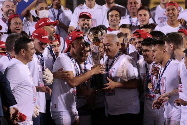 Versus / Uno de los grandes responsables de la "34" felicitó a Cerro Porteño