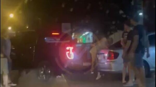 Detienen a joven que intentó aplastar a su exnovia con su camioneta
