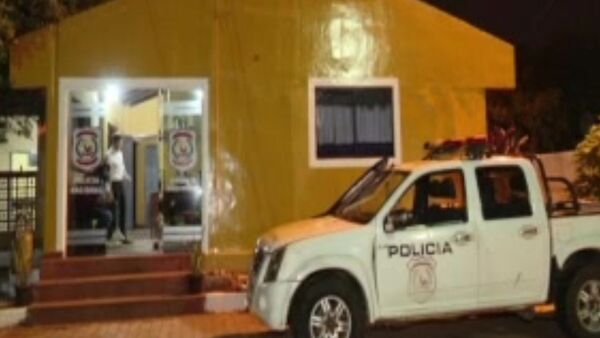 Camioneta impacta contra motocarro con una familia - SNT