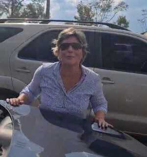 Ex jueza utiliza camioneta en acto público siendo depositaria judicial - PDS RADIO Y TV