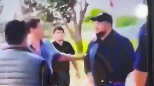 Video: Intendente de Hohenau propina un puñetazo al senador Colym Soroka en Itapúa