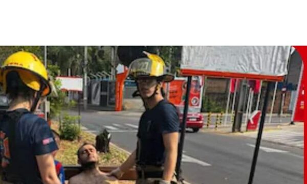 (VIDEO)Juego de cartas terminó manchado de sangre: Perdedor apuñaló a su amigo