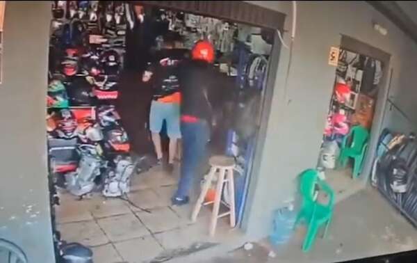 Asaltan local de motorepuestos y roban la recaudación del día - ABC en el Este - ABC Color