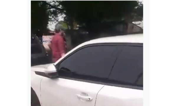 Encuentran vehículo robado de shopping de Asunción