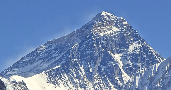 El Everest sigue creciendo por la erosión de un río, según estudio - La Clave