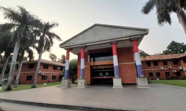Por desacato judicial, imputan a siete estudiantes de la UNA – Prensa 5