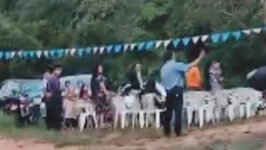 Doña pidió que bajen el volumen en una iglesia y le dijeron "¡satanás!"