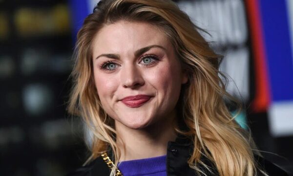 ¡Hija de Kurt Cobain se convirtió en mamacita!