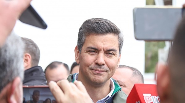 Peña y Ostfield, cara a cara en inauguración de oficina del FBI en Paraguay