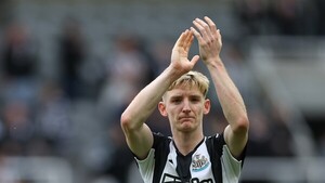 Newcastle vence al Wimbledon y se enfrentará al Chelsea