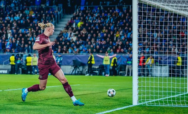 Versus / El Manchester City golea sin problemas en la cancha del Slovan Bratislava