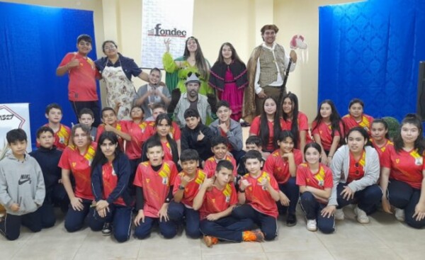 Llevan obras de teatro a varias instituciones educativas