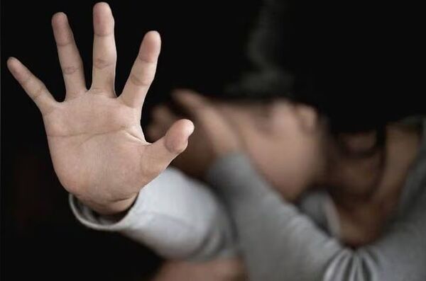 Tuja infeliz violó y embarazó a su hija menor de edad y muda anga
