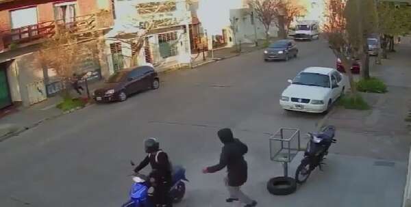 Video: se tiró del balcón para que no le roben la moto y se rompió la cadera - Mundo - ABC Color