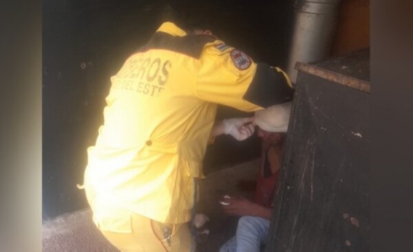 Pelea entre indigentes: mujer fue herida a machetazos