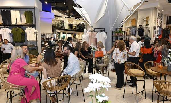 Unicentro lanzó su colección Primavera Verano 2025 - Sociales - ABC Color