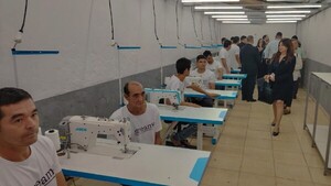 Tejiendo en la cárcel: Una empresa ocupará hasta 30 internos en taller