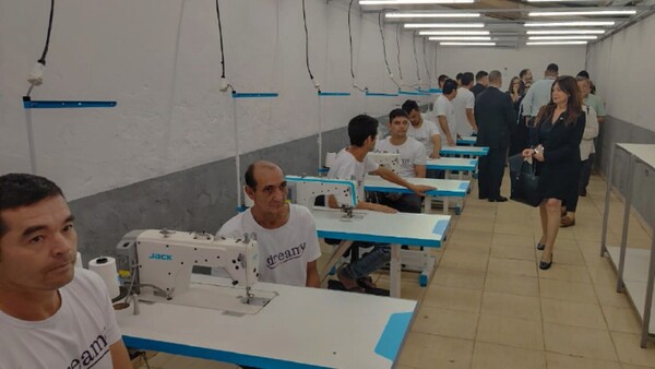 Tejiendo en la cárcel: Una empresa ocupará hasta 30 internos en taller