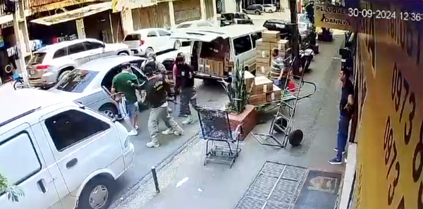 Falsos policías raptan a cigarrillero y le despojan de USD 40 mil y una pistola - La Clave