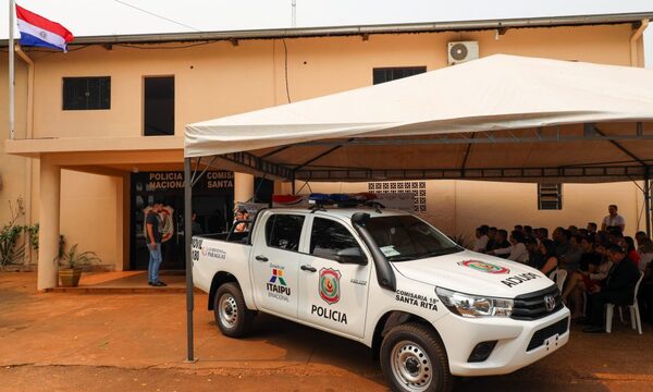 Entregan patrulleras a comisarías de la zona sur de Alto Paraná