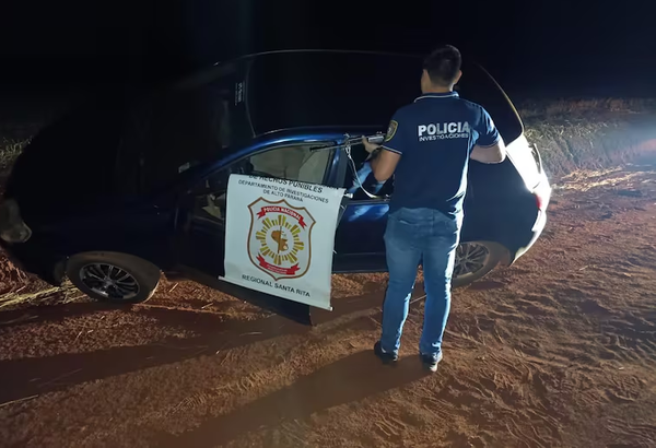 Tras persecución recuperan vehículo robado, pero delincuentes logran escapar en Santa Rita - Noticiero Paraguay