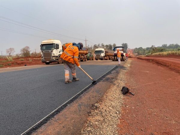 Ruta a Puerto Indio: inició el riego de imprimación asfáltica en el segundo lote