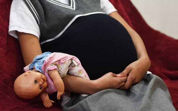 Prisión preventiva para hombre que abusó y embarazó a su hija de 14 años - trece